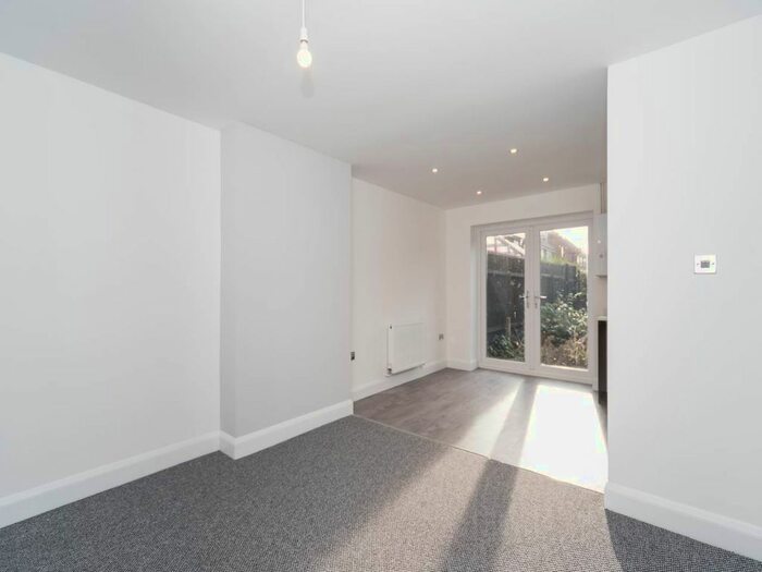 3 Bedroom Property To Rent In Corbridge Close, Hull HU9