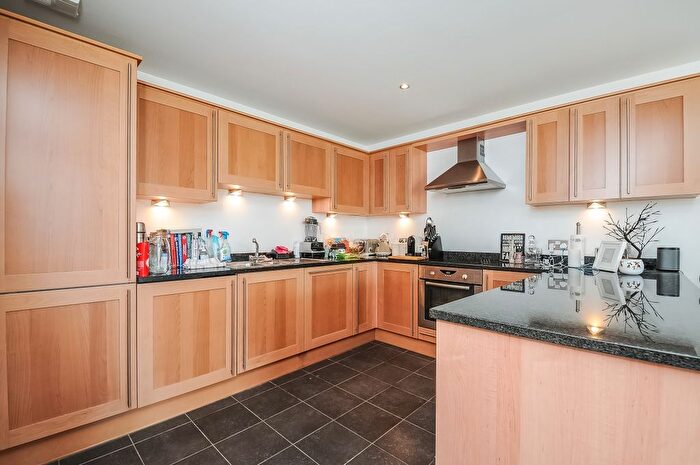 2 Bedroom Flat To Rent In Woolsack Way, Godalming, GU7