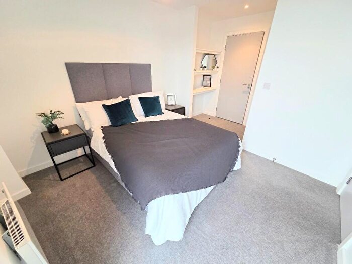 2 Bedroom Apartment To Rent In Vox, M15