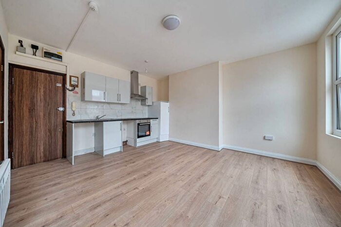 Studio To Rent In Uxbridge Road, Shepherd's Bush, London, W12