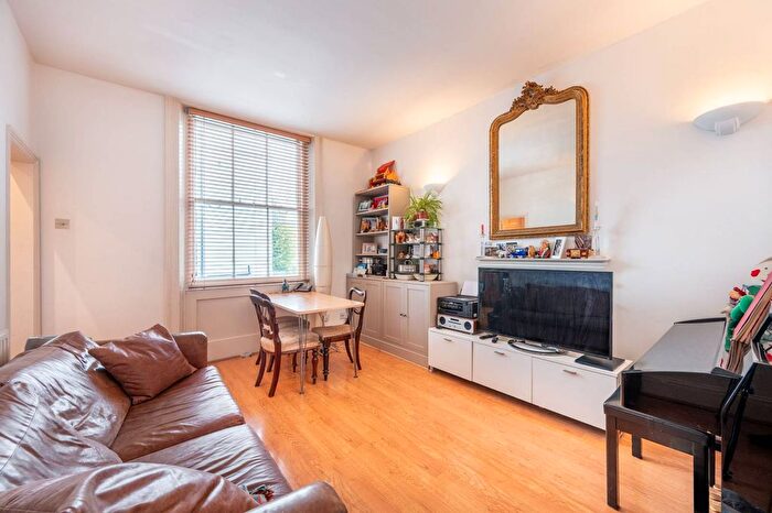 2 Bedroom Flat For Sale In Westbourne Park Road, Notting Hill, London, W11