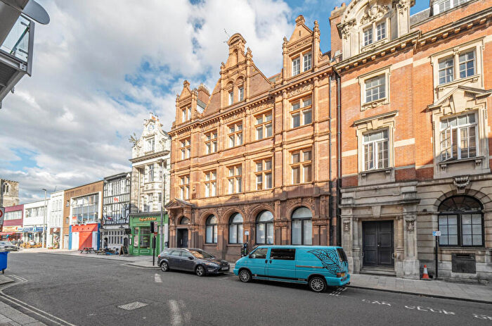 2 Bedroom Flat For Sale In High Street, Southampton, Hampshire, SO14