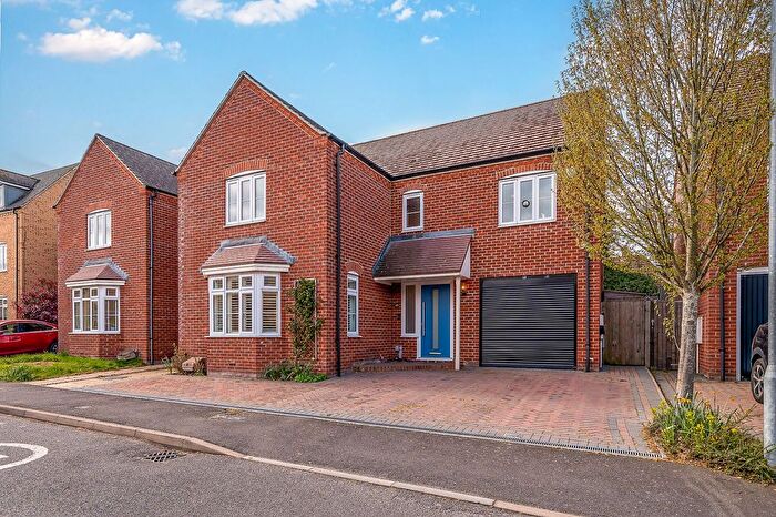 4 Bedroom Detached House For Sale In Waratah Drive, Chislehurst, BR7