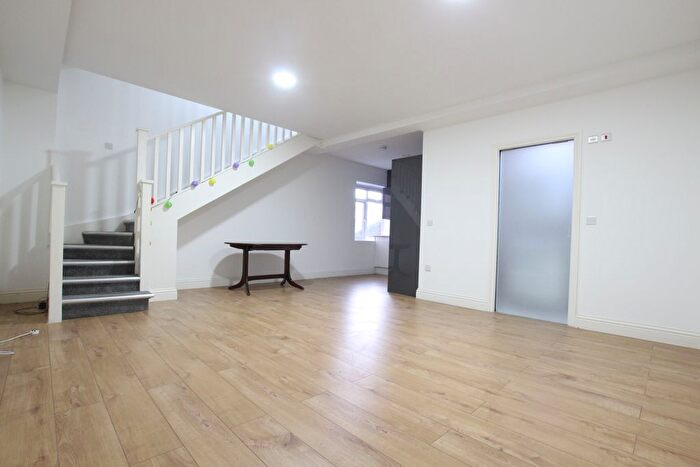 1 Bedroom Flat To Rent In Vale Road, London, N4