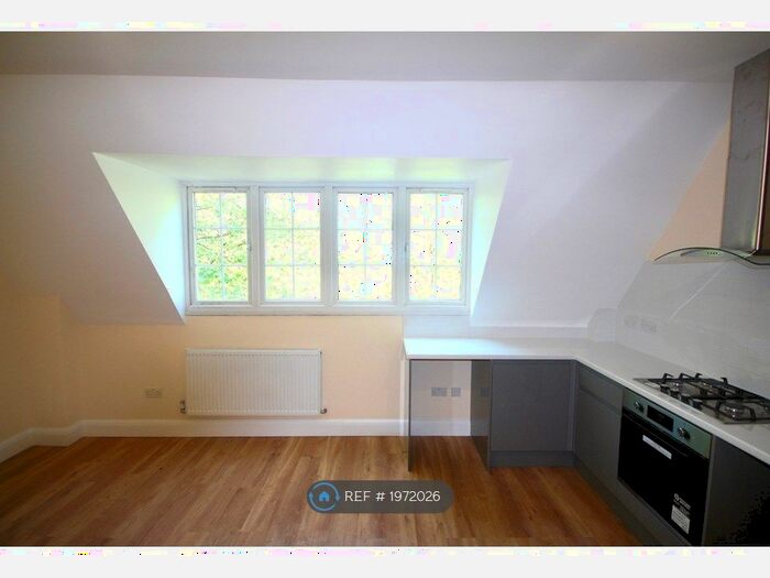 2 Bedroom Flat To Rent In High Road, London, N20