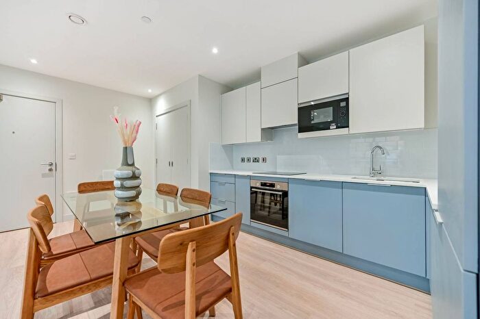 2 Bedroom Flat To Rent In The Oakgate, Leatherhead, KT22