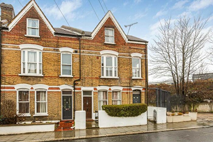 1 Bedroom Flat To Rent In Boundaries Road, Balham, SW12