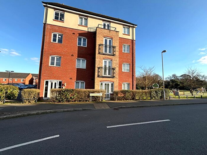 3 Bedroom Apartment To Rent In Riverpark Way, Northfield, B31