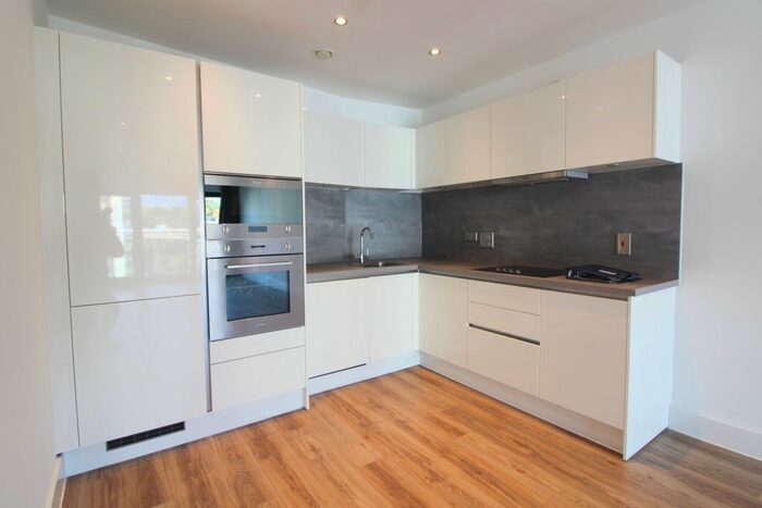 2 Bedroom Flat To Rent In Waterford House, Bayscape, Cardiff Marina, CF11