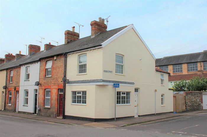 2 Bedroom End Of Terrace House To Rent In Grays Road, Taunton, TA1