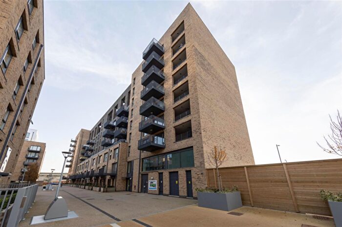 3 Bedroom Apartment To Rent In Bolinder Way, London, E3