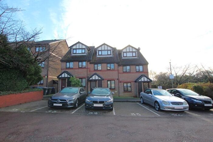 1 Bedroom Maisonette To Rent In Viewfield Close, Kenton, HA3