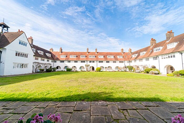 1 Bedroom Flat For Sale In Heath Close, Hampstead Garden Suburb, NW11