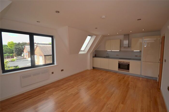 2 Bedroom Flat To Rent In Fox Lane, Palmers Green, London, N13