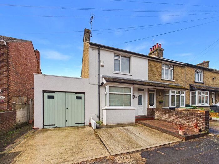 4 Bedroom Semi-Detached House For Sale In Poplar Road, Broadstairs, CT10