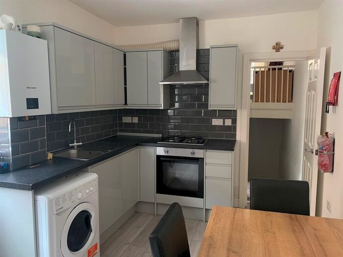 3 Bedroom Flat To Rent In Malvern Road, London, NW6