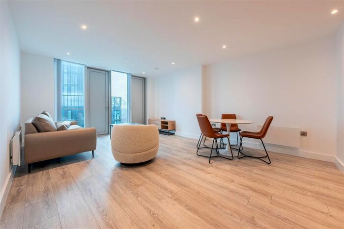 2 Bedroom Flat To Rent In The Blade, New Jackson, M15