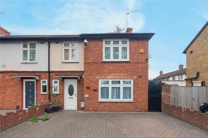 3 Bedroom End Of Terrace House To Rent In Manor Road, Stratford, London, E15