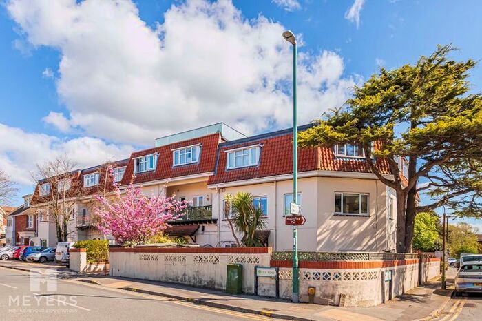 1 Bedroom Flat To Rent In Princess Court, - Sea Road, Bournemouth, BH5