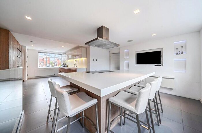 5 Bedroom Detached House For Sale In Mainway, Alkrington, Middleton, Manchester, M24