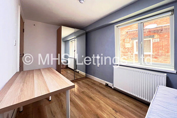 5 Bedroom Flat To Rent In A Cardigan Road, Leeds, LS6