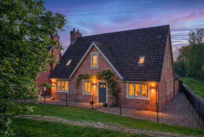 4 Bedroom Detached House For Sale In Woodall Close, Middleton, Milton Keynes, MK10