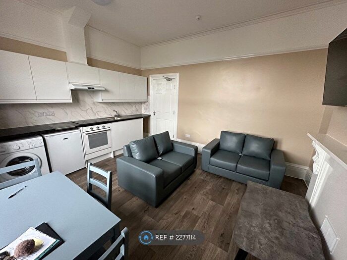 5 Bedroom Flat To Rent In Belvoir Road, Bristol, BS6