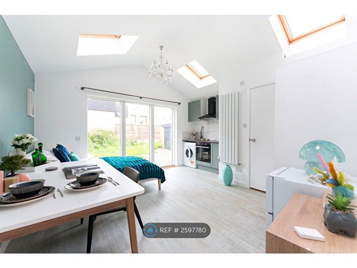 Studio To Rent In Beech Drive, Trumpington, Cambridge, CB2