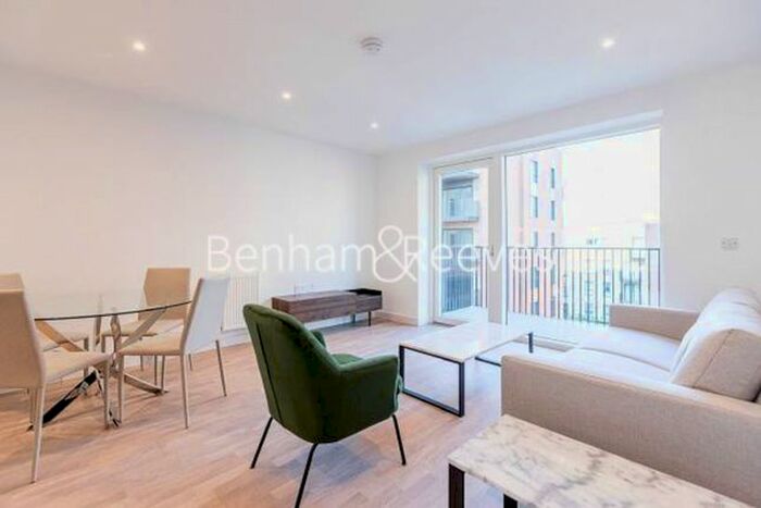 1 Bedroom Flat To Rent In Greenleaf Walk, Southall, UB1