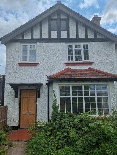 4 Bedroom Semi-Detached House To Rent In Kingsmead Road, London, SW2