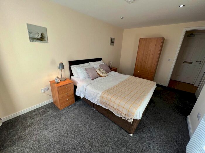 1 Bedroom Flat To Rent In Bed, Trinity Street, Aberdeen, AB11