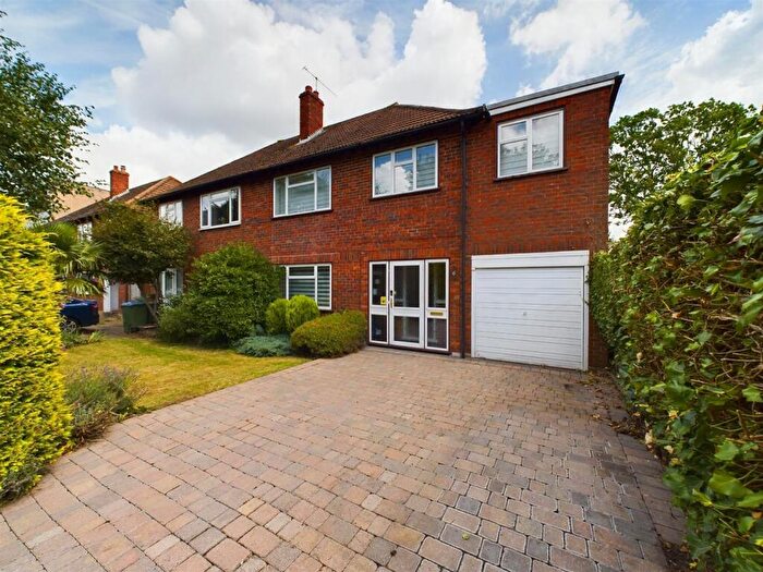 4 Bedroom Semi-Detached House For Sale In Molesey Road, West Molesey, KT8
