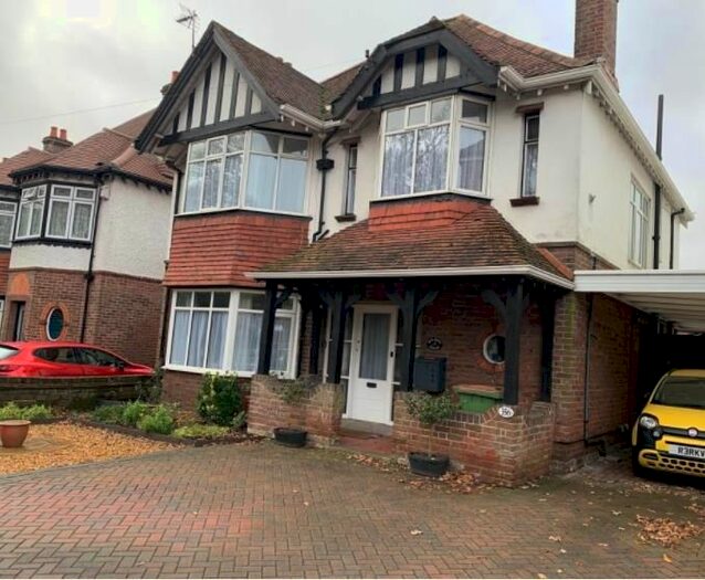 2 Bedroom Maisonette To Rent In Hill Lane, Southampton SO15