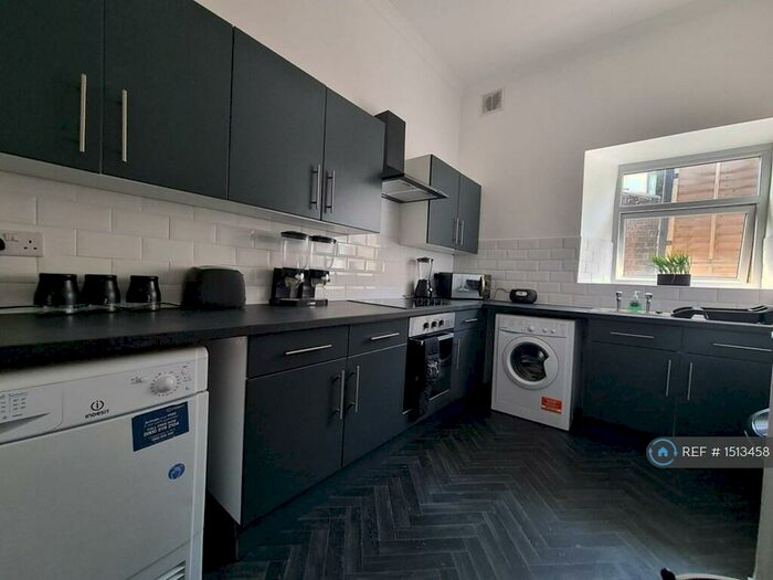 1 Bedroom Flat To Rent In Talbot Road, Talbot Green, Pontyclun, CF72