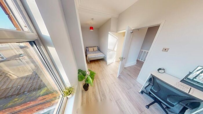 5 Bedroom House To Rent In Derby Road, Nottingham, NG7