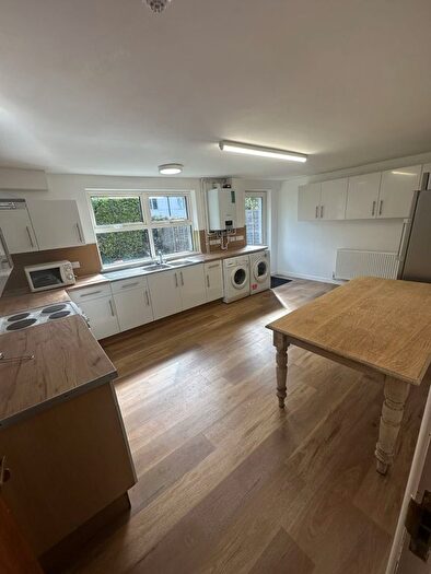 5 Bedroom Semi-Detached House To Rent In Hepburn Road, Bristol, BS2