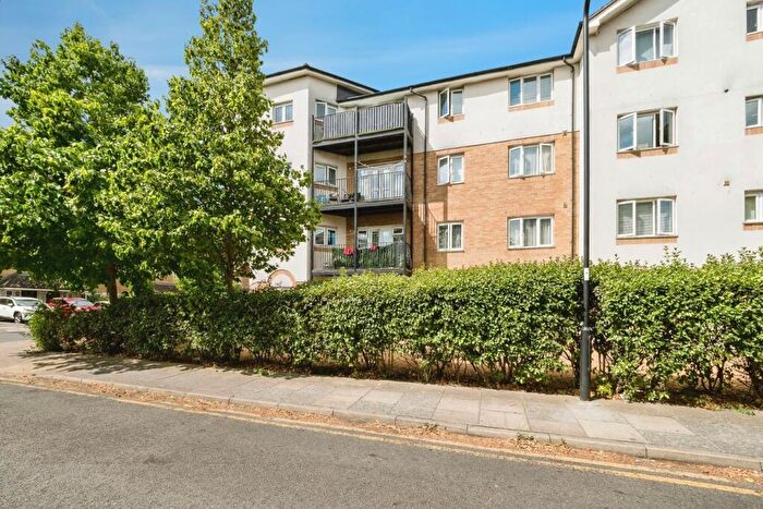 2 Bedroom Apartment For Sale In Enstone Road, Enfield, EN3