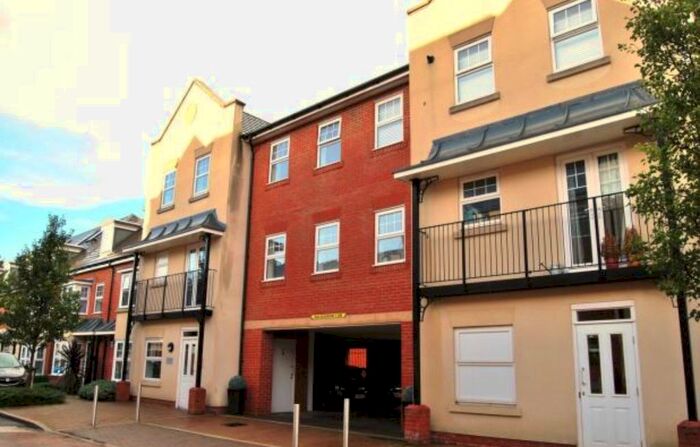 2 Bedroom Flat To Rent In Erickson Gardnes, Bromley BR2
