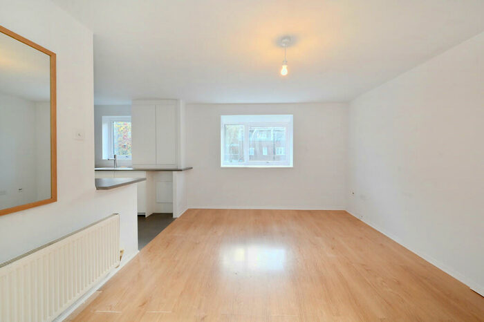 2 Bedroom Apartment To Rent In Regency Court, Park Close, E9