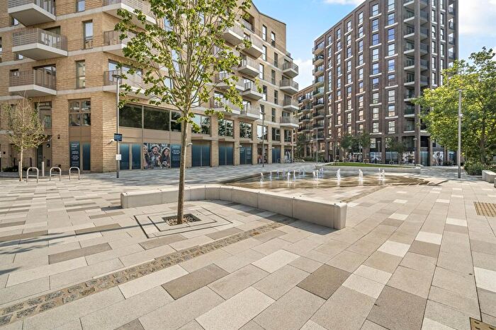 2 Bedroom Apartment To Rent In Kenavon Drive, Reading, RG1