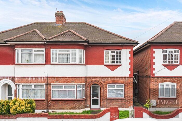 2 Bedroom Maisonette For Sale In Ellanby Crescent, EN3