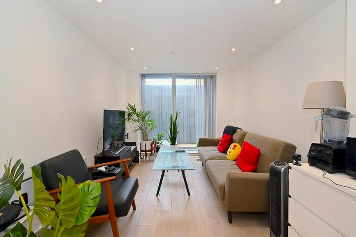 2 Bedroom Flat To Rent In Grange Walk, London, SE1