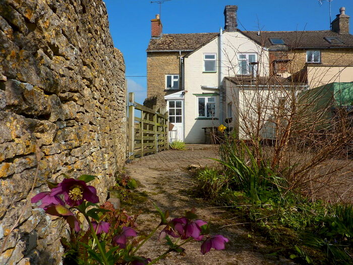 2 Bedroom Cottage To Rent In Chadlington, OX7