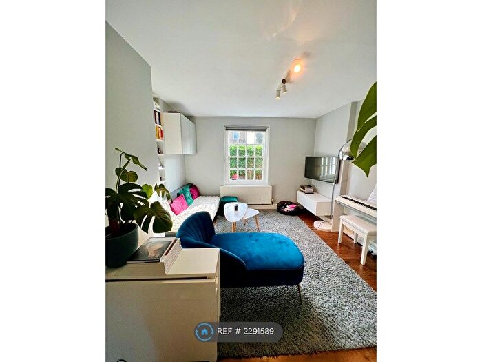 2 Bedroom Flat To Rent In Oakworth Road, London, Greater London, W10