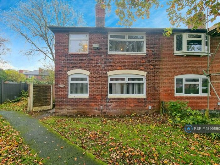 3 Bedroom Semi-Detached House To Rent In Colgrove Avenue, Manchester, M40