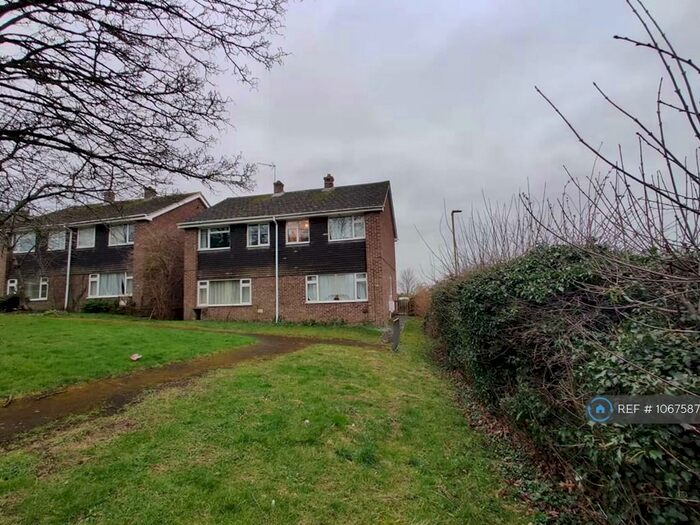 3 Bedroom Semi-Detached House To Rent In Farmers Close, Witney, OX28