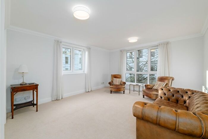 2 Bedroom Flat To Rent In Little Britain, Epc: C, EC1A