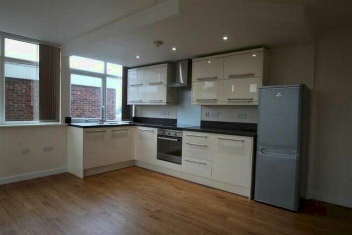 2 Bedroom Flat To Rent In The Parade, Oadby, Leicester, LE2