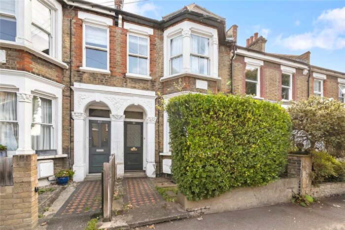 2 Bedroom Flat For Sale In Beulah Road, Walthamstow, London, E17