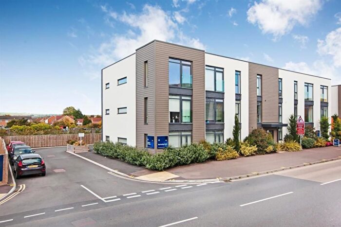 2 Bedroom Flat To Rent In Cunningham Court, Taunton, TA1